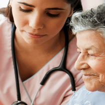 Aplicar medicamentos em casa deve ser por um profissional de enfermagem